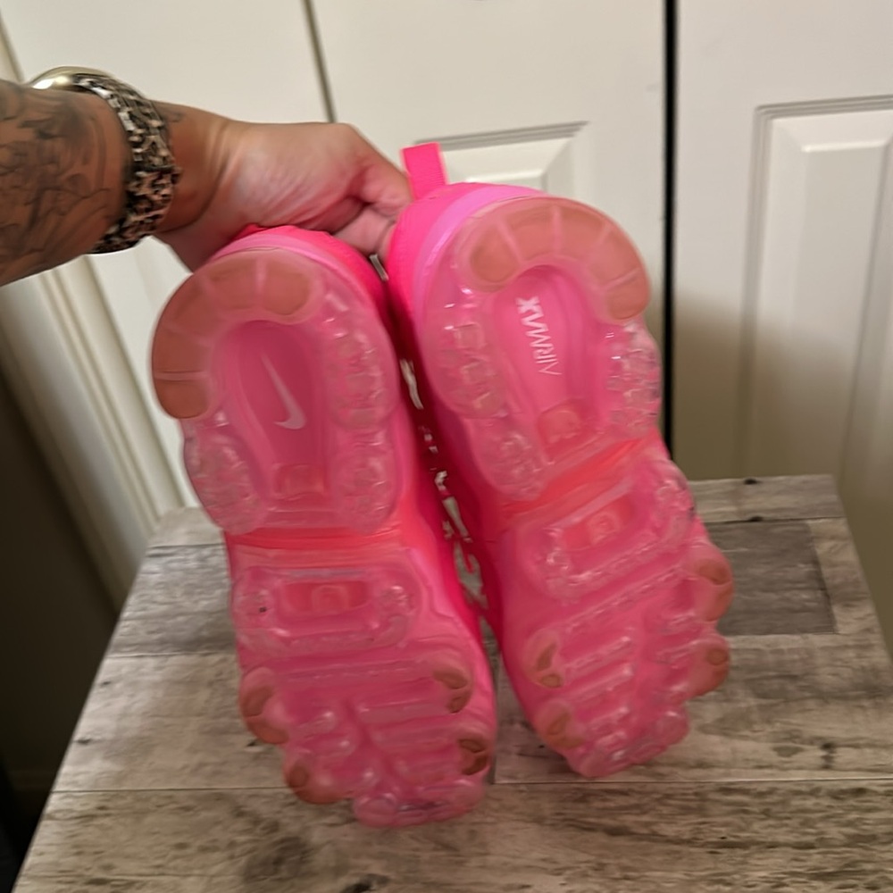 Nike Women’s Hot Pink Athletic Sneakers - Picture 6 of 8